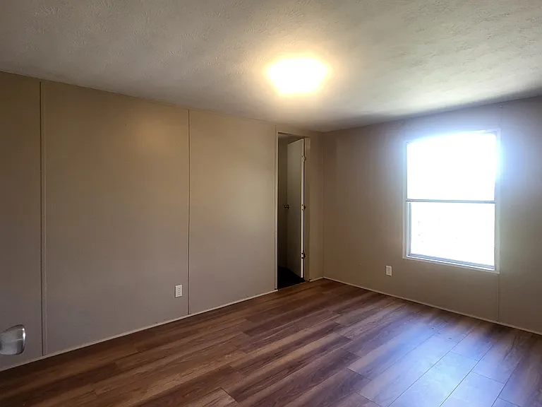 21516 Cherry Hollow Dr — Photo 16
