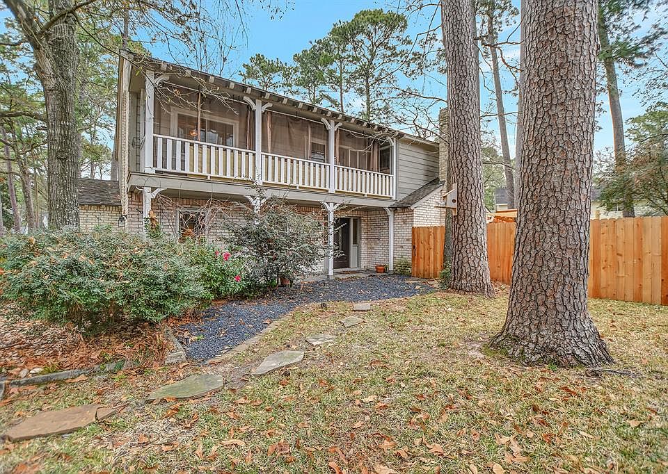Front of this 4-bedroom family home. Recent privacy fencing