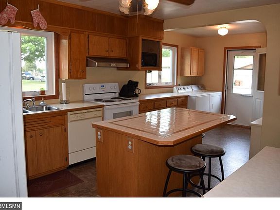 3rd image of 205 3rd St NE
