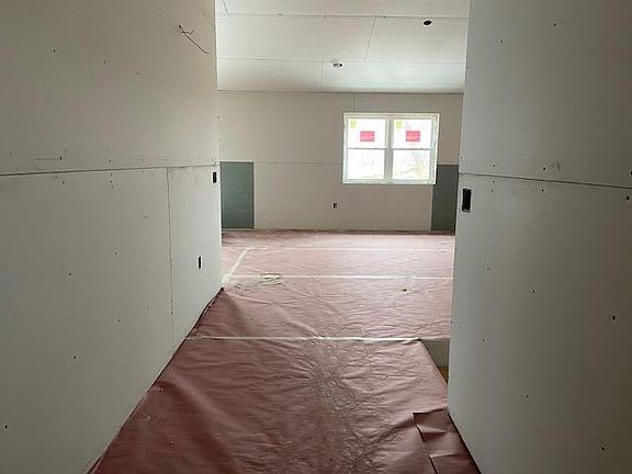 2nd image of 402 Roosevelt Street