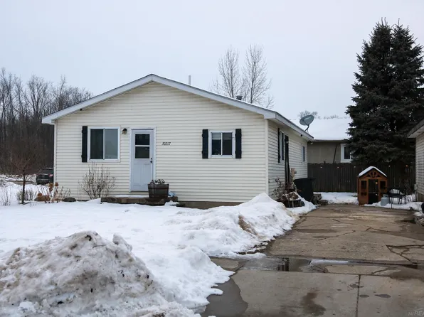 30217 Margo Dr, New Haven, MI 48048
