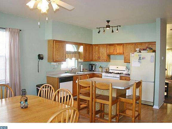 2nd image of 4303 Enfield Ave