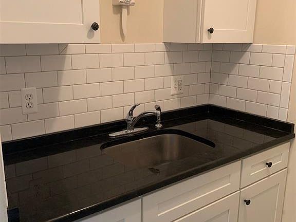 4th image of 31831 Grand River Ave Unit 21