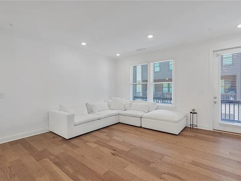 6543 Beacon Dr — Photo 9