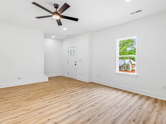 5th image of 1111 Manly St