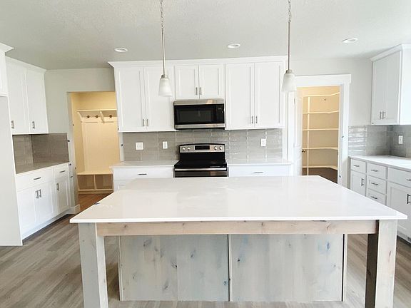 2nd image of 4196 N Mercur Dr