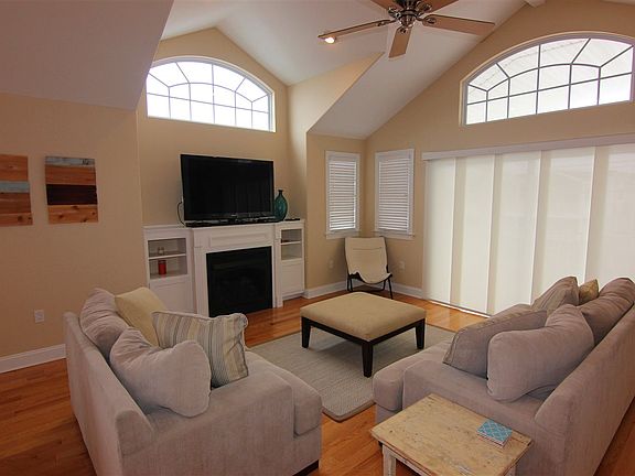 3rd image of 220 44th St #West