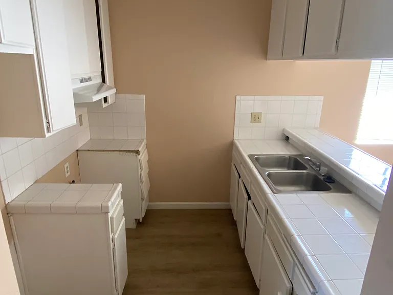 2475 Cedar Ave #R — Photo 10