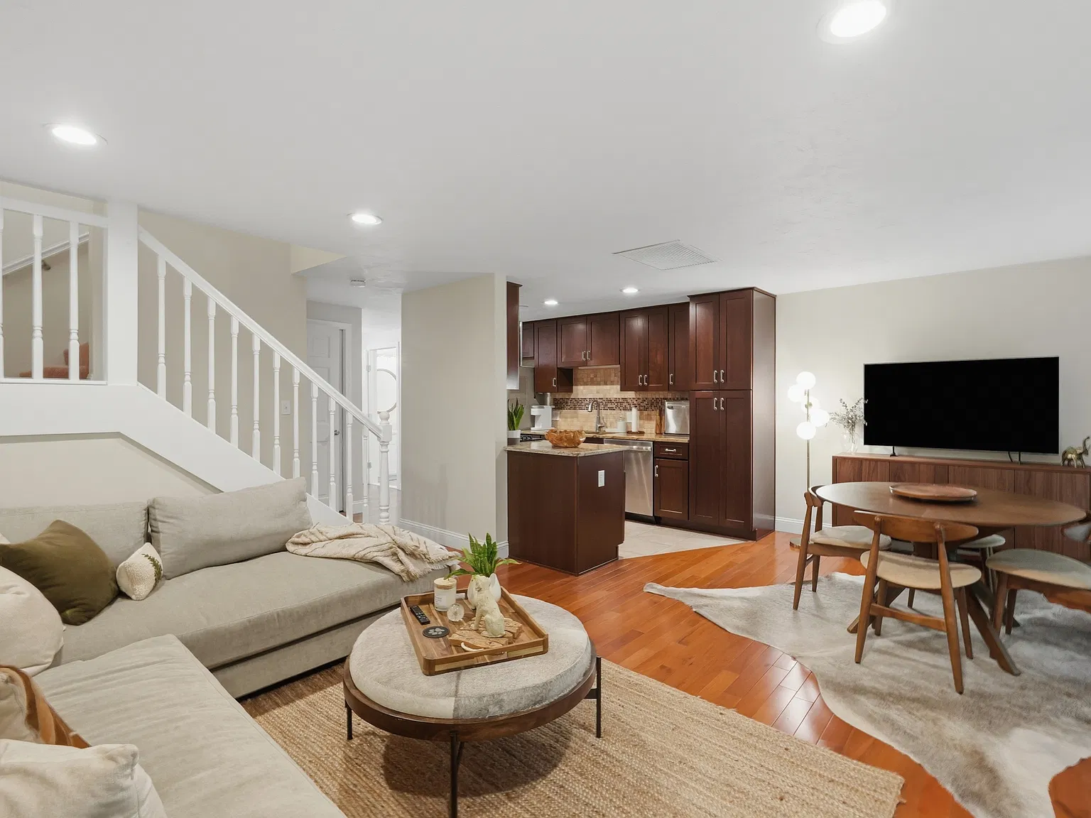 2 bed, 2.5 bath, 1606 sqft, $2,900 — Photo 3
