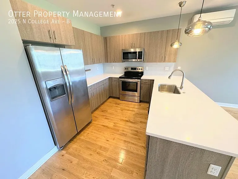 2025 N College Ave #B — Photo 6
