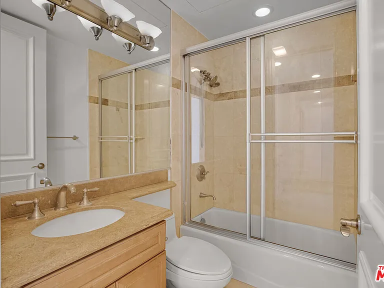 132 S Maple Dr #201 — Photo 15
