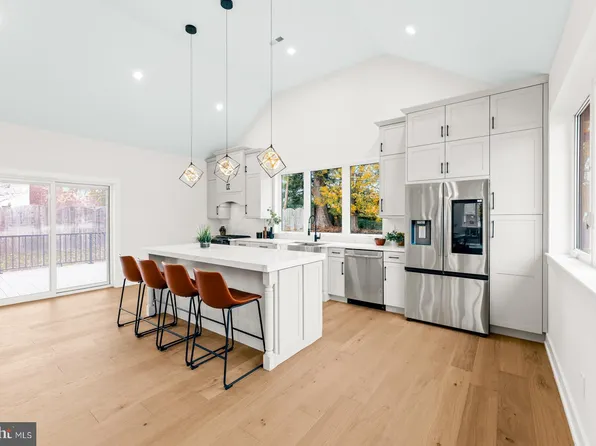 717 Stelwood Rd, Philadelphia, PA 19115