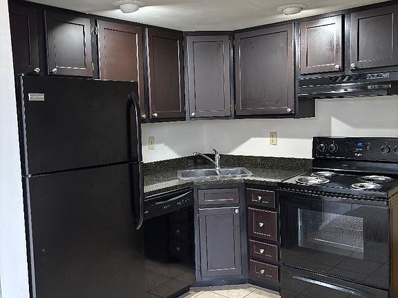 Kitchen with abundate storage, refridgerator/freezer, electric range & dishwasher