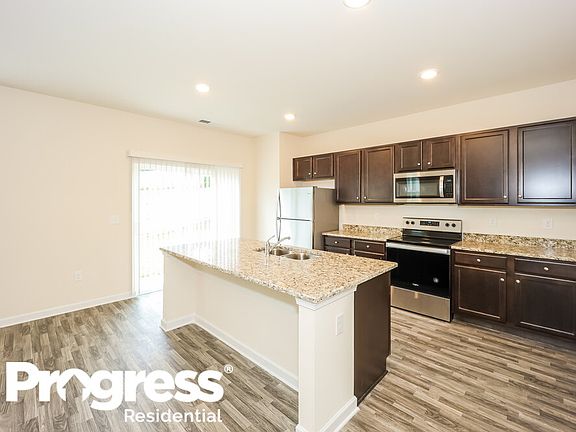 5th image of 247 Hamilton Pointe Dr