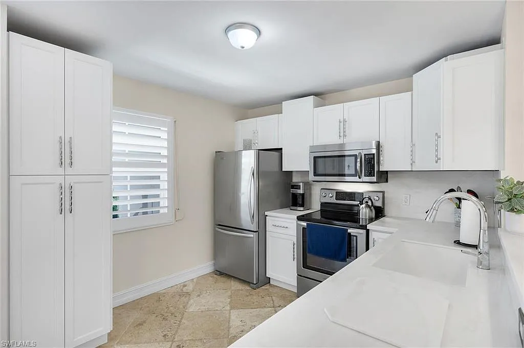 2 bed, 2.0 bath, 1213 sqft, $7,000 — Photo 4