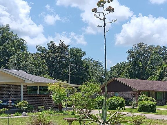 4th image of 7410 Helton Dr