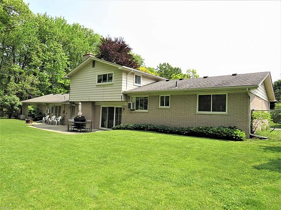 2nd image of 36781 Gloucester Ct