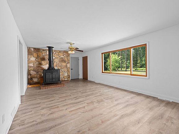 5th image of N11145 Oak Ln