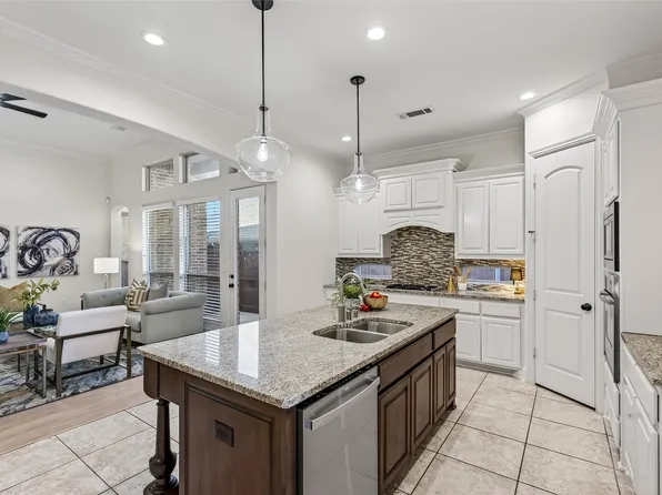 416 King Galloway Dr, The Colony, TX 75056