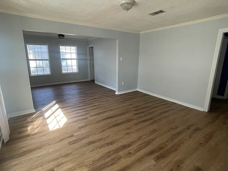 178 Iris St — Photo 7