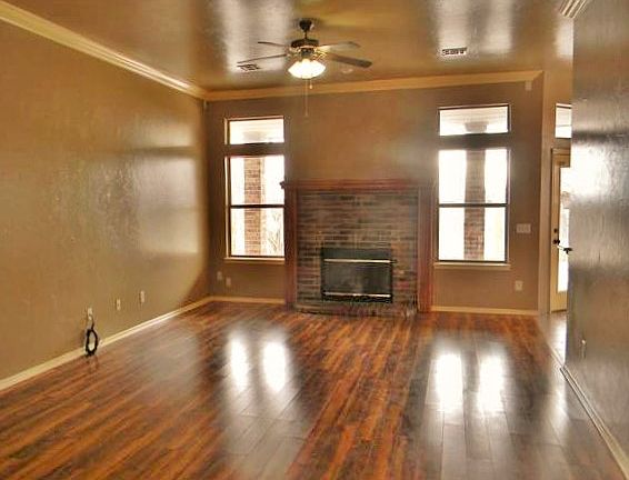 Living room with Fireplace