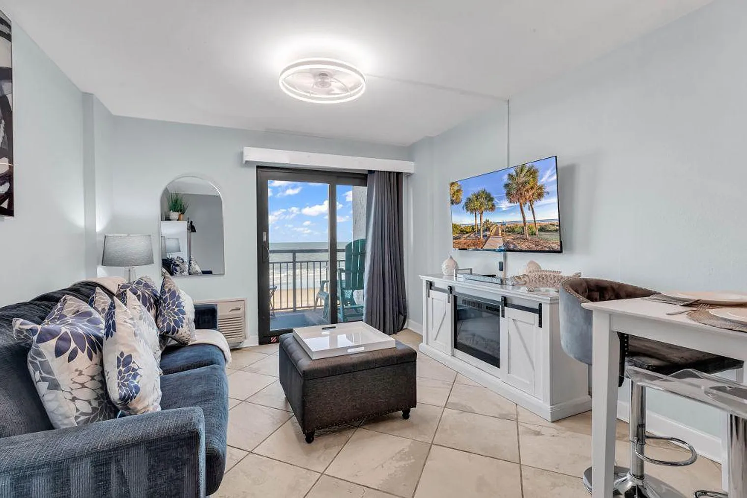 1 bed, 1.0 bath, 462 sqft, $2,353 — Photo 1