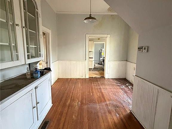 5th image of 352 S Ann St