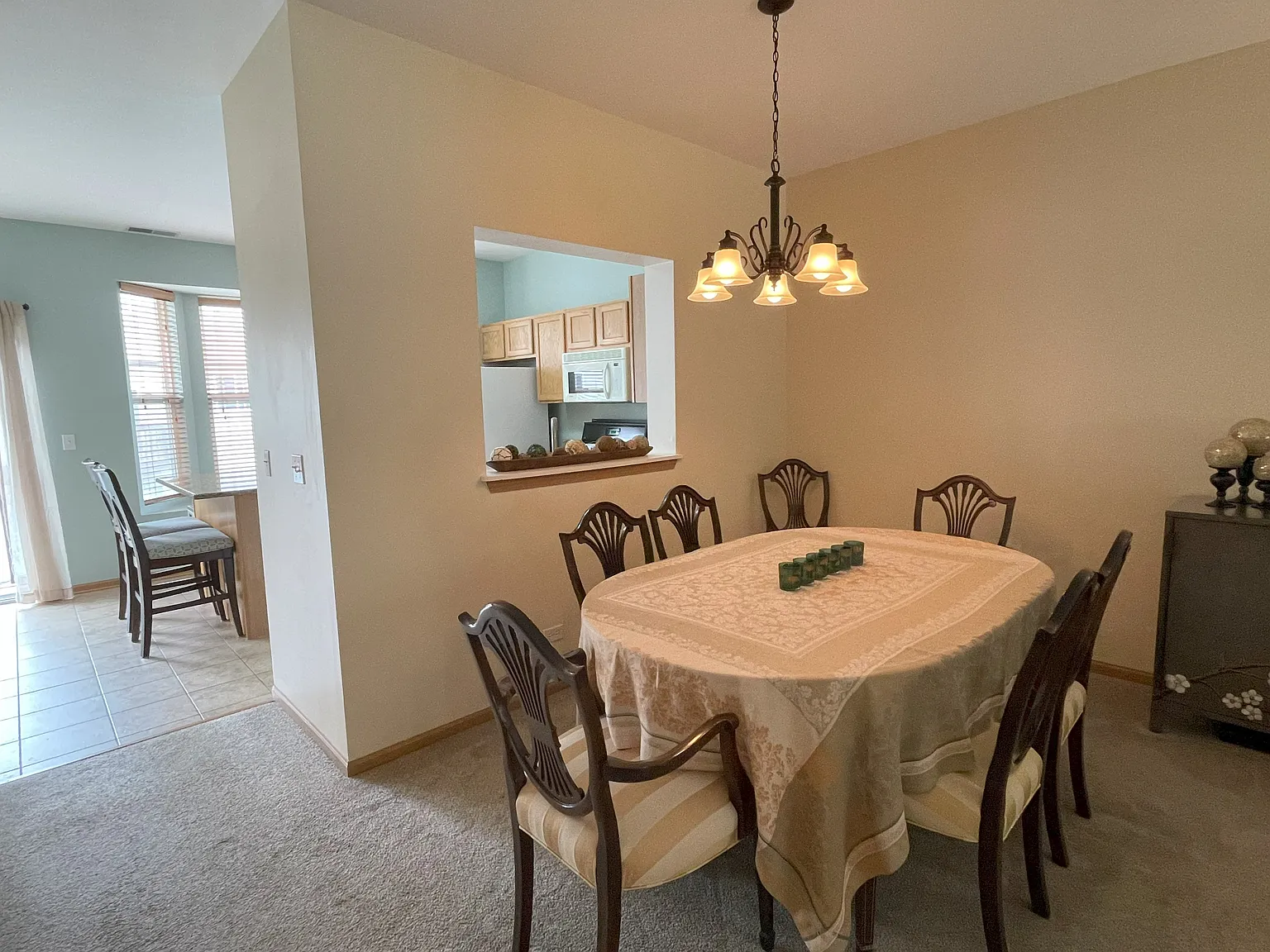 3 bed, 2.5 bath, 1650 sqft, $2,400 — Photo 2