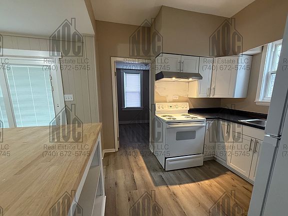 3rd image of 148 1/2 E Allen St