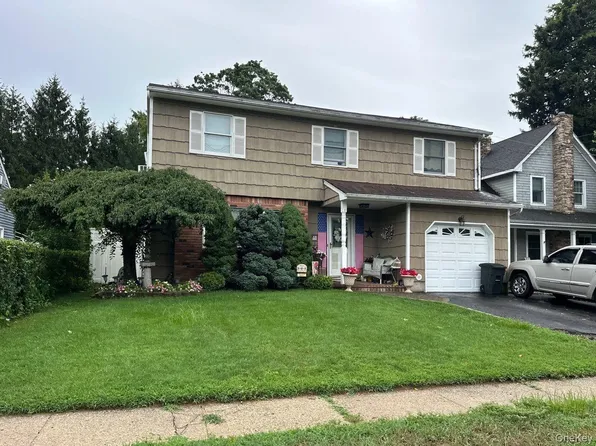 60A Maplewood Road, Huntington Station, NY 11746