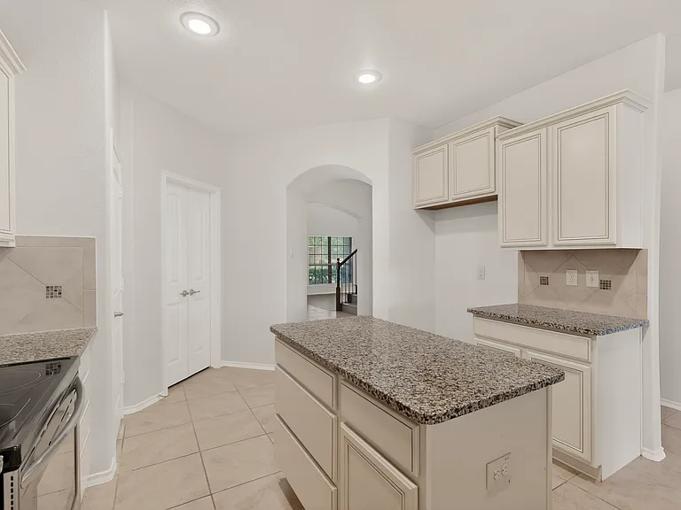 781 Lancashire Ln — Photo 27