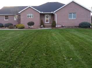 9390 Baumhart Rd, Amherst, OH 44001