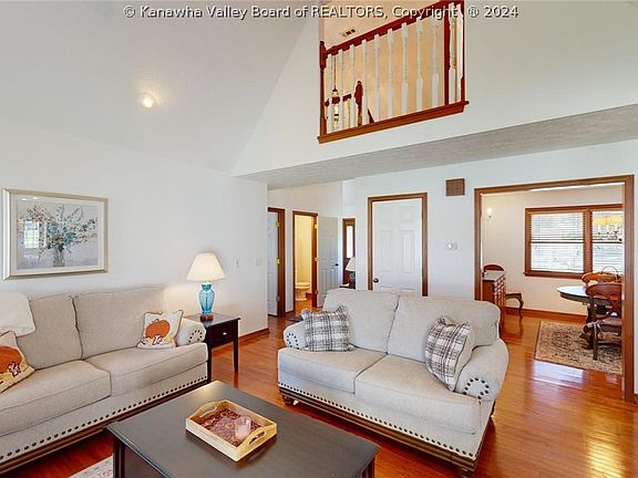 5th image of 1009 College Ave