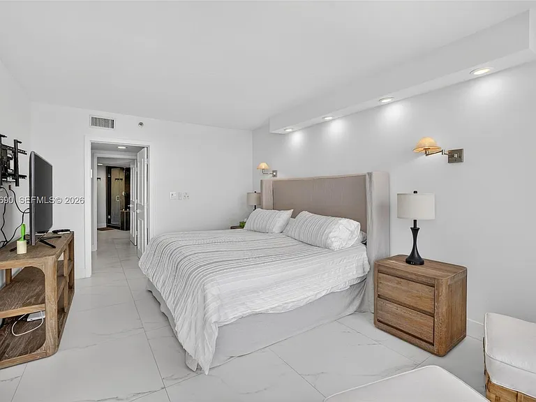 1000 Island Blvd #1410 — Photo 31