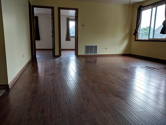 3rd image of 2345 W Flournoy St APT 2W