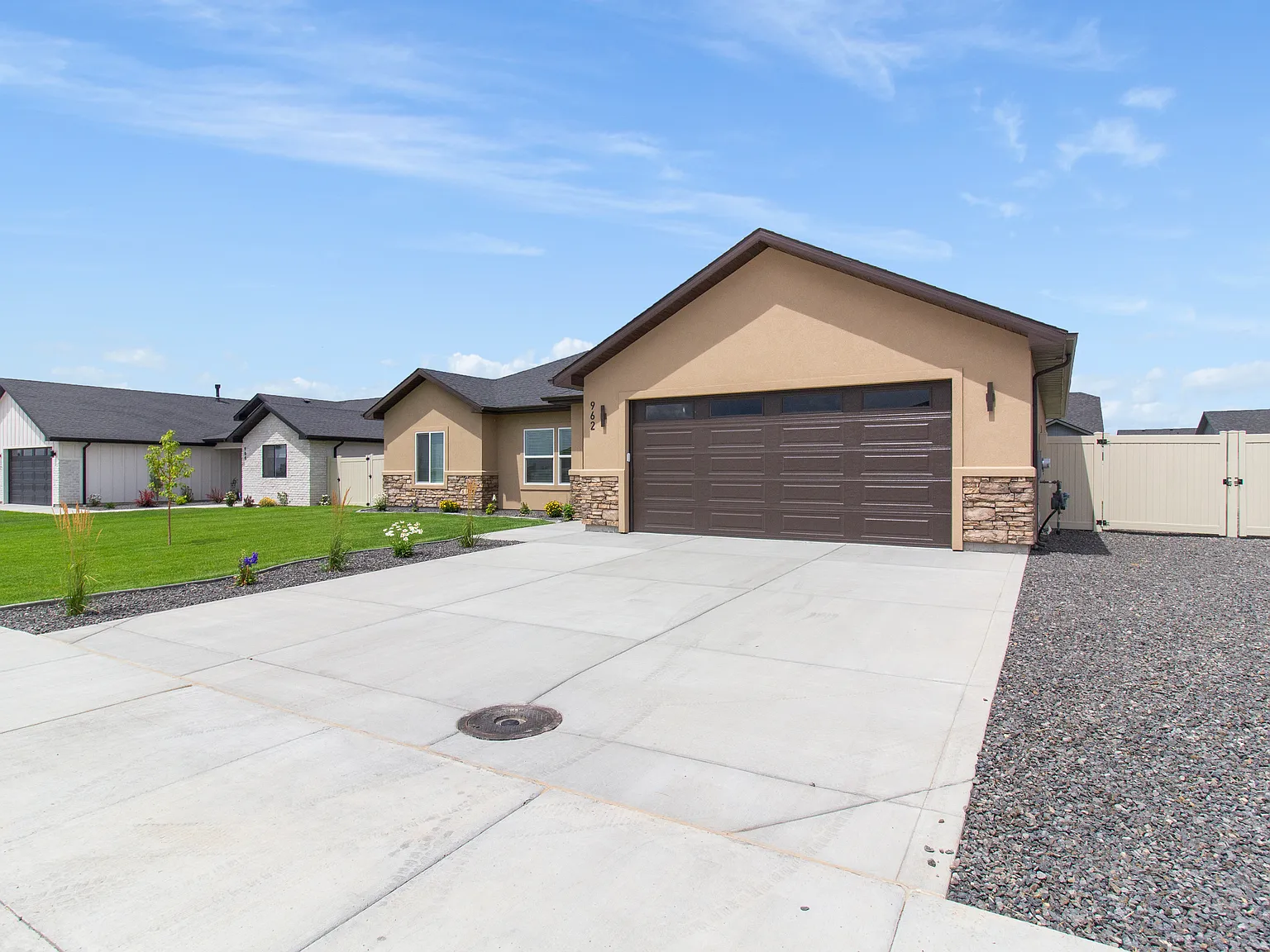 3 bed, 1463 sqft, $2,000 — Photo 2