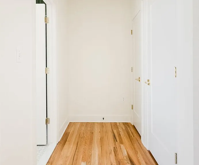Sterling Apartments — Photo 16
