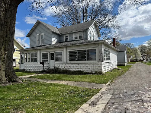 670 N Walnut St Photo 1
