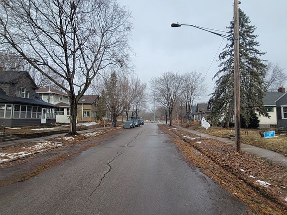 5th image of 2820 38th Ave S