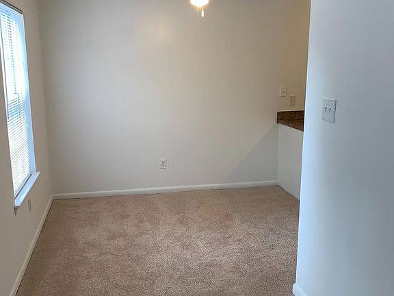 4th image of 1004 Thousand Oaks Dr