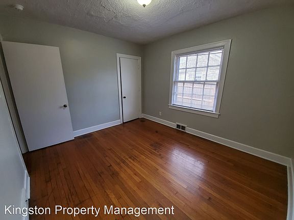 5th image of 228-230 Boiling Springs Dr