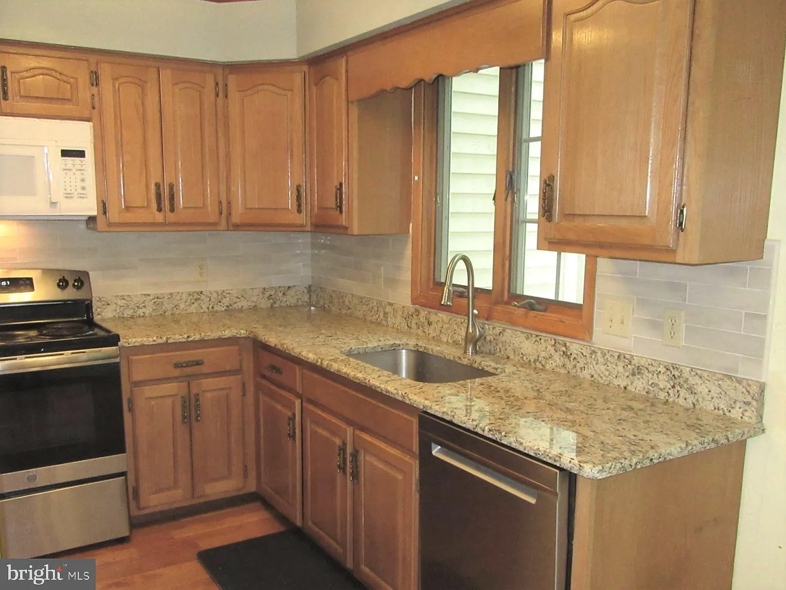 3 bed, 2.5 bath, 1650 sqft, $2,500 — Photo 3