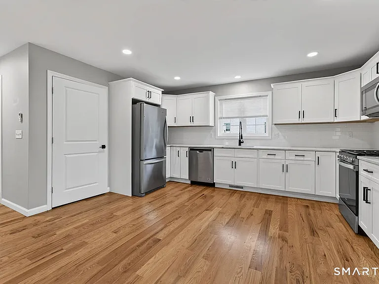 33 W End Ave #B — Photo 3