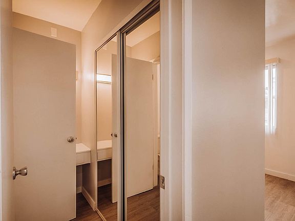 3rd image of 928 4th St #15