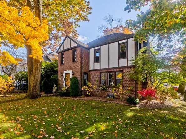 65 Olmsted Dr, Springfield, MA 01108