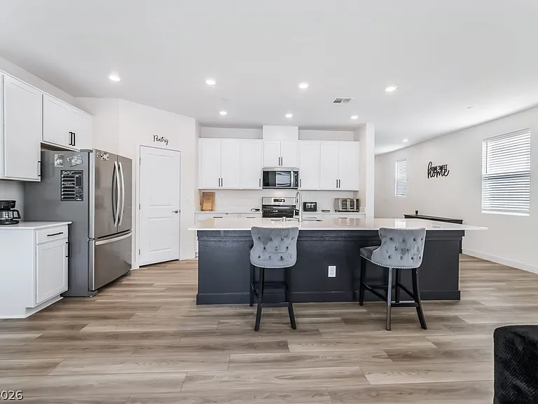 670 Tranquil Bay Ct — Photo 3