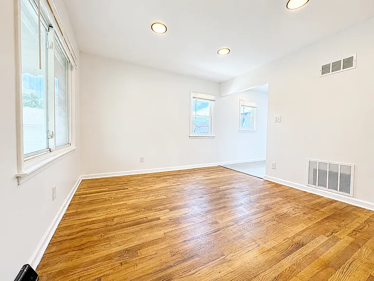 12524 Prospect Ave — Photo 7