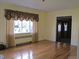 2nd image of 7 Richwood Pl