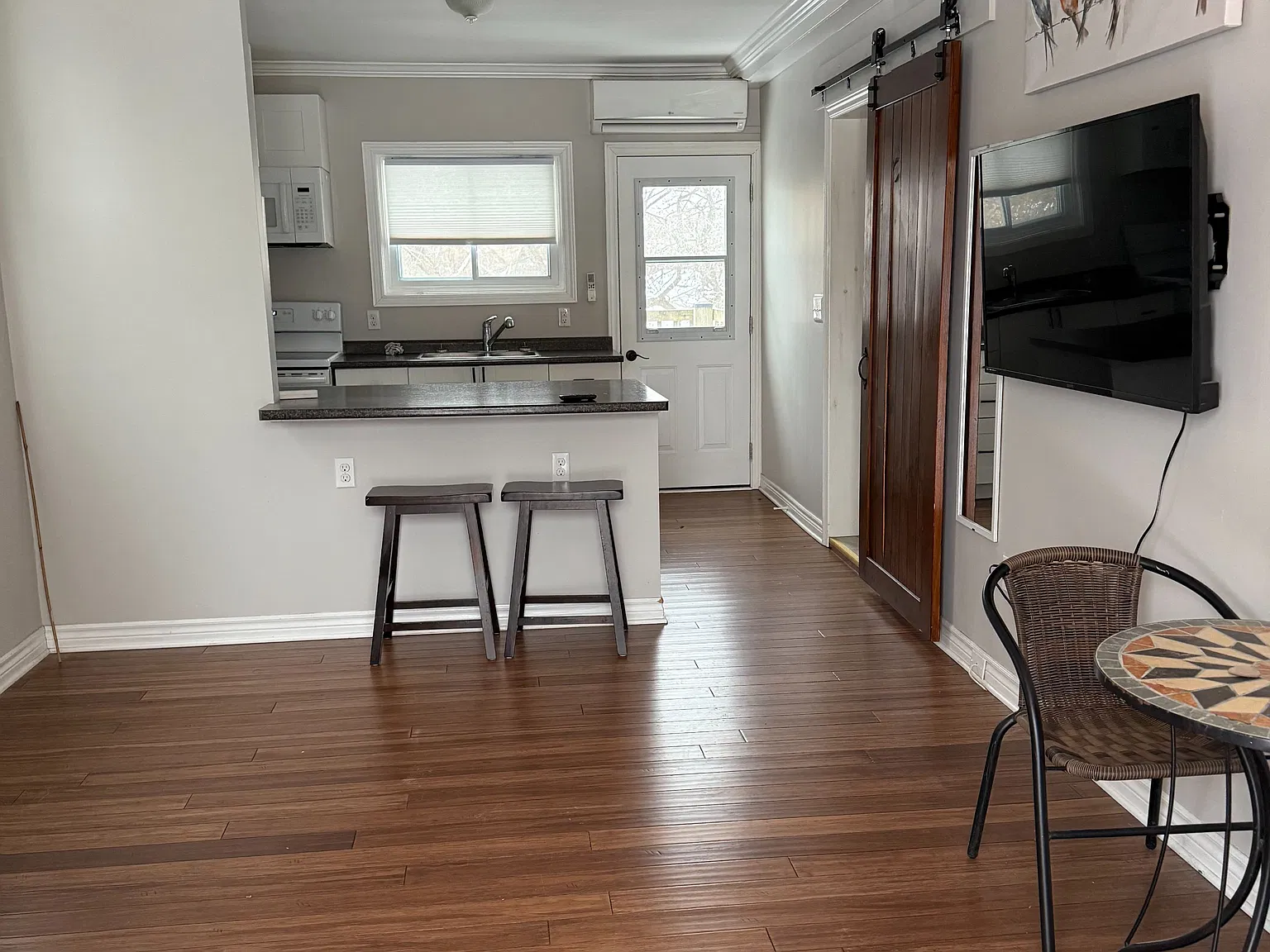Studio, $1,050 — Photo 2