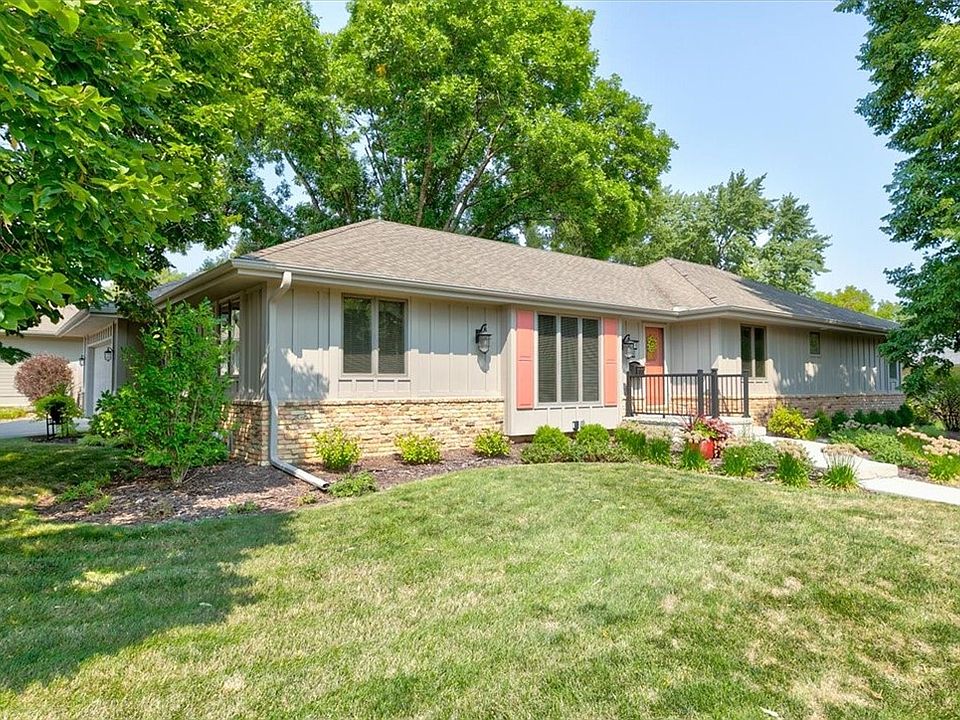 1st image of 518 NW Cindy Ln